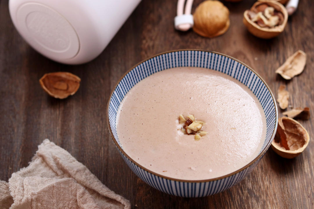 核桃花生牛奶饮