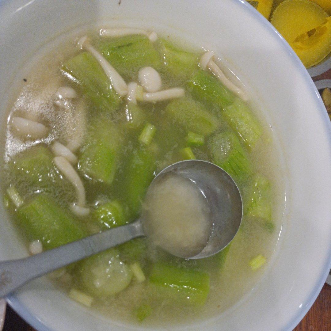 鲜菇丝瓜汤
