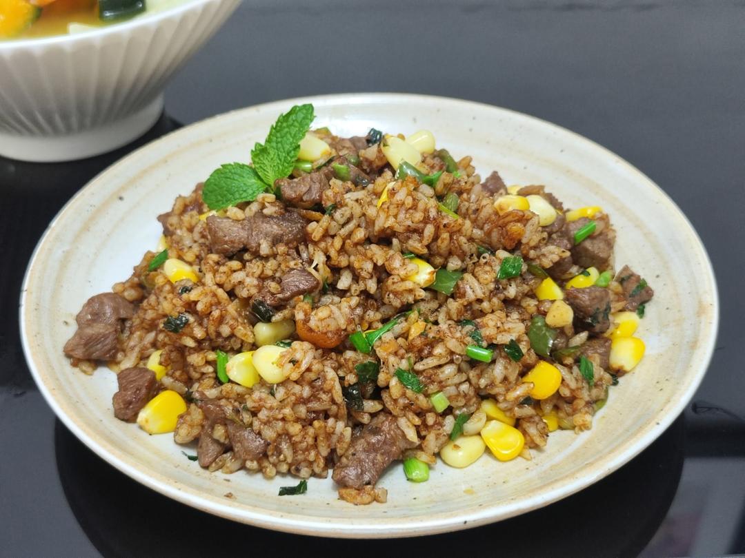 黑金牛肉炒饭（咸蛋黄+黑松露）