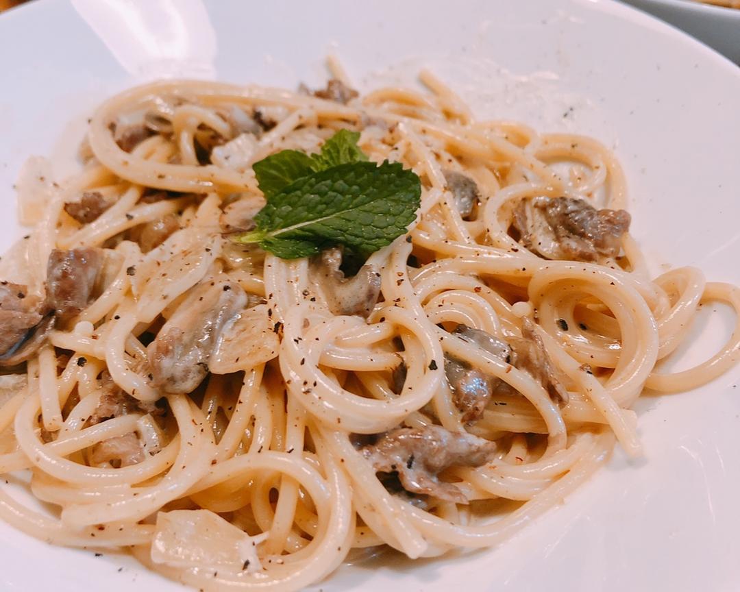 奶油牛肉蘑菇意粉