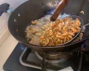脆脆的椒盐炸虾的做法 步骤2