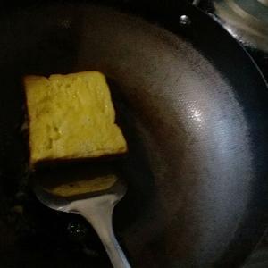 简单美味土司煎蛋的做法 步骤4