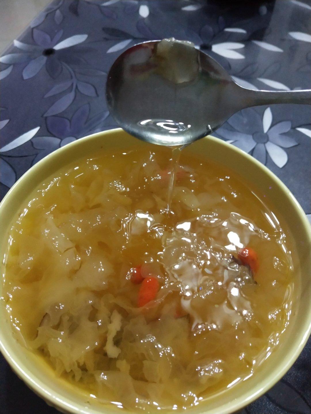 银耳红枣汤（补铁补血最牛逼）