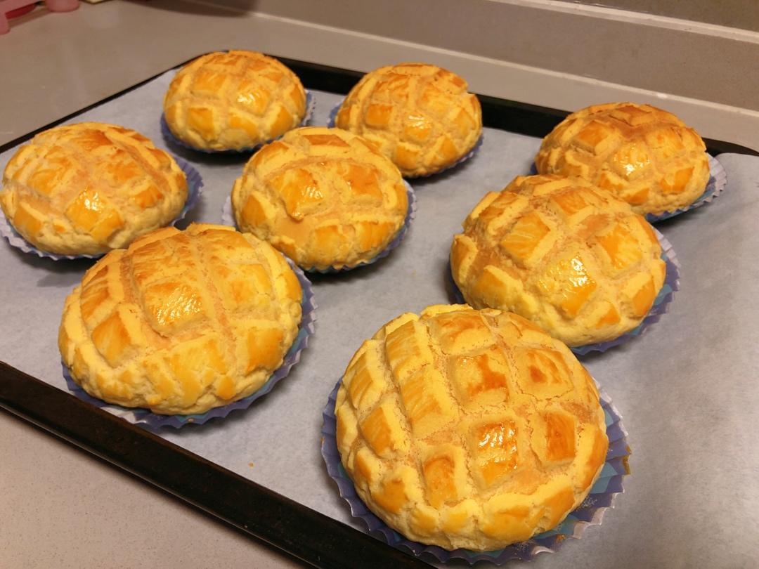 好吃到炸裂的港式菠萝包（附带制作酥皮的小视频）