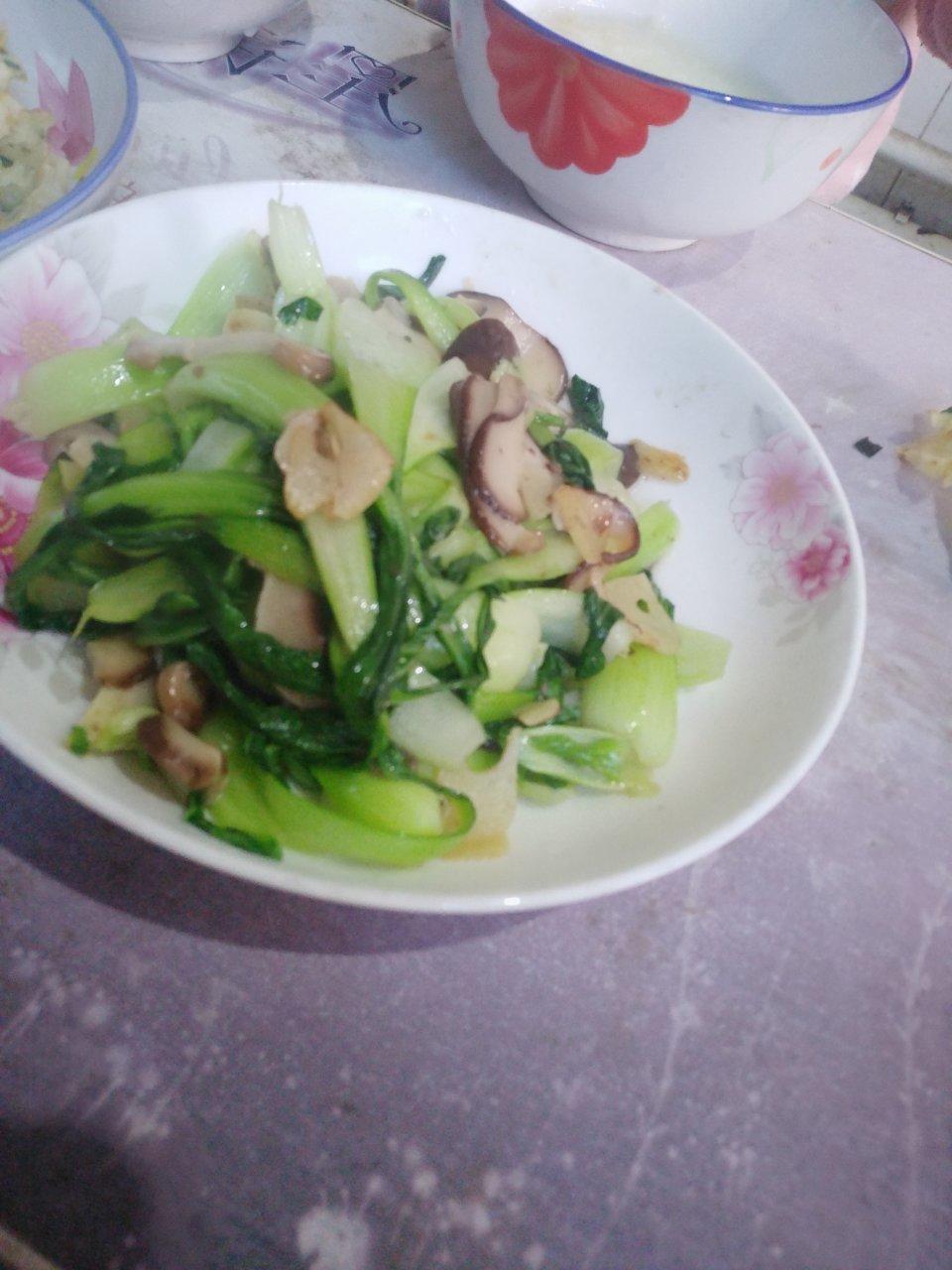 老丁的私房菜-香菇炒油菜