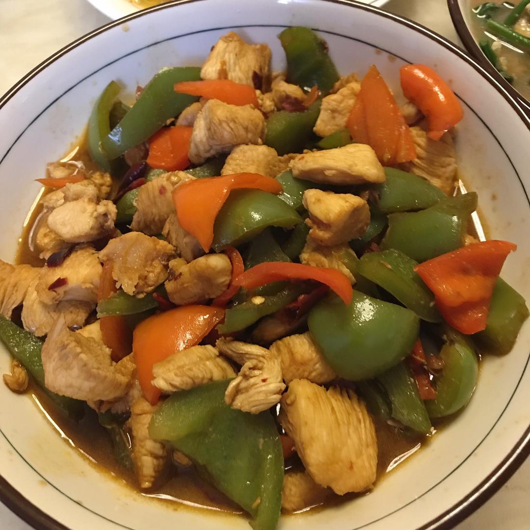 健身减肥最爱的鸡胸料理！——彩椒鸡丁