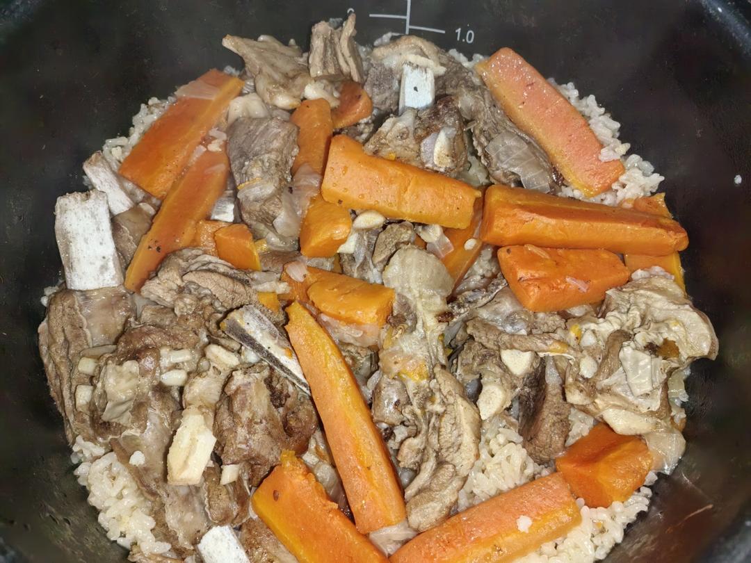 新疆羊肉抓饭（不糊底电饭煲版）