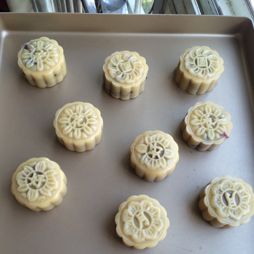 广式月饼—蛋黄莲蓉月饼