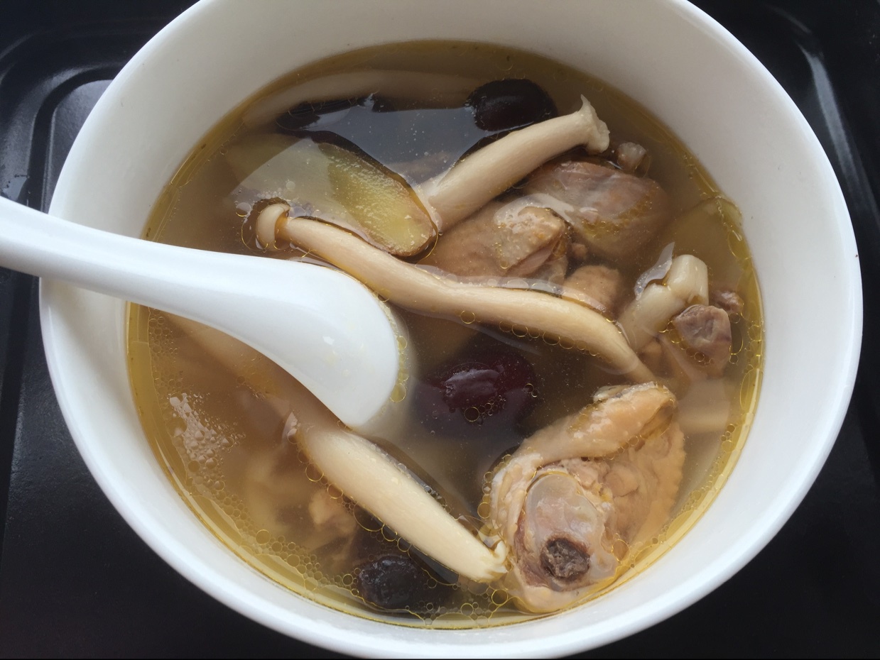 花菇炖鸡汤