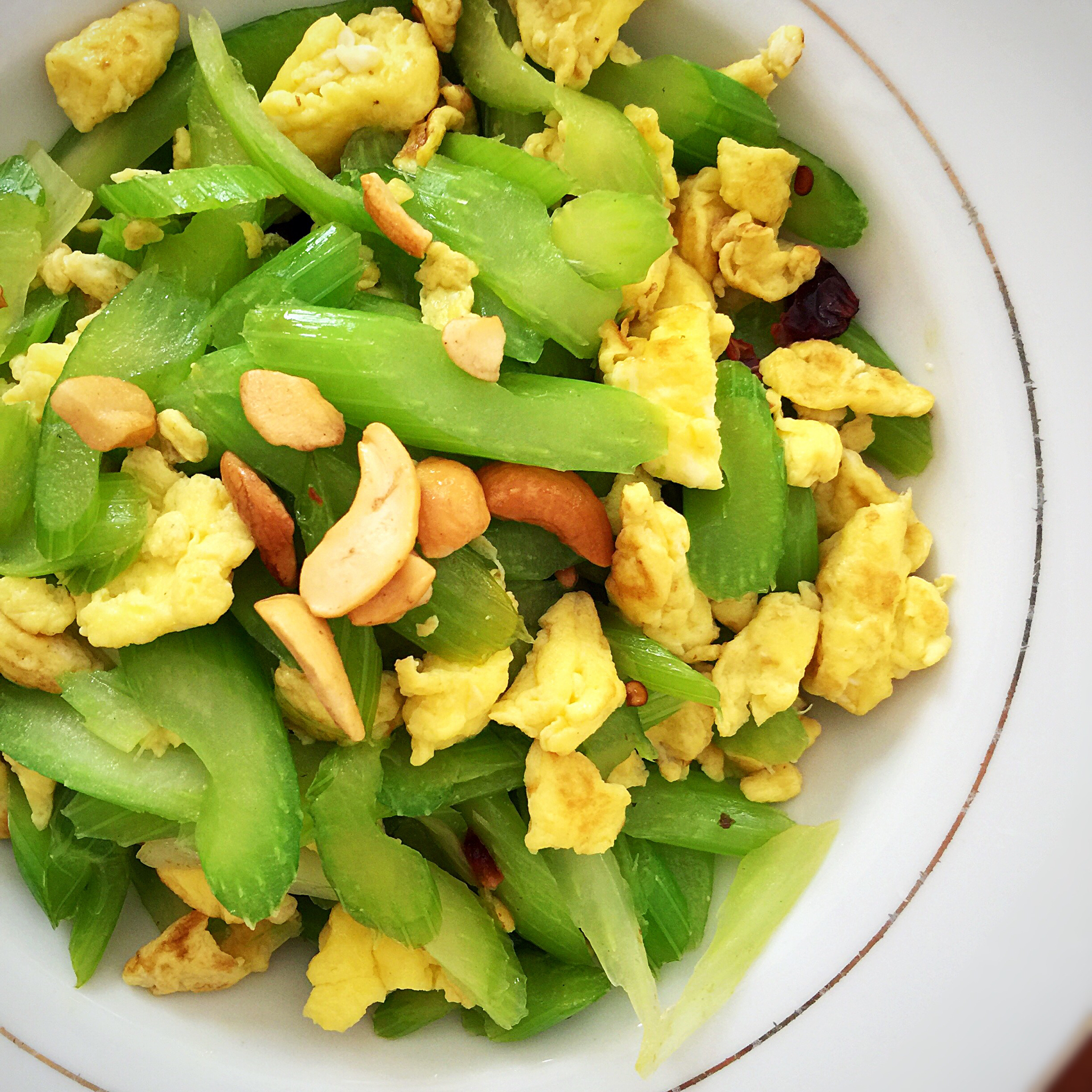 flare有阳光_就暖和做的芹菜炒鸡蛋