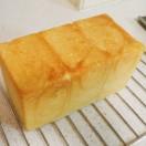 虚心学做面包的老同志