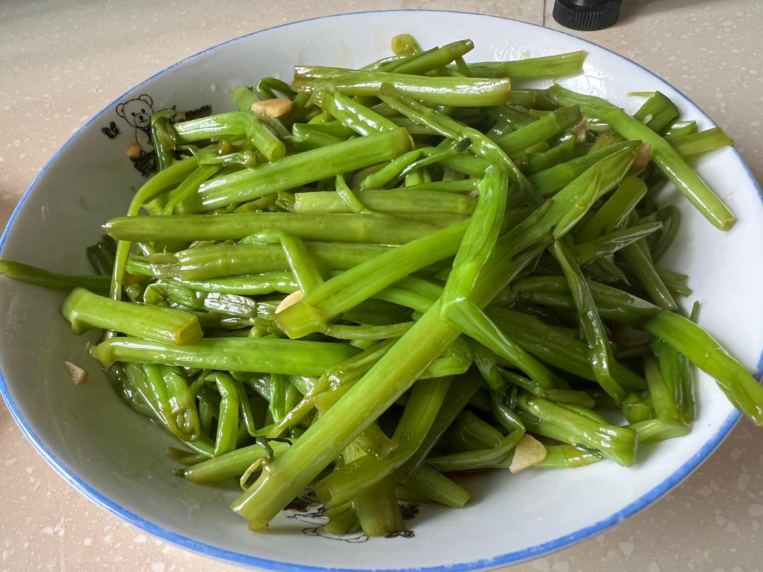 爆炒耗油空心菜