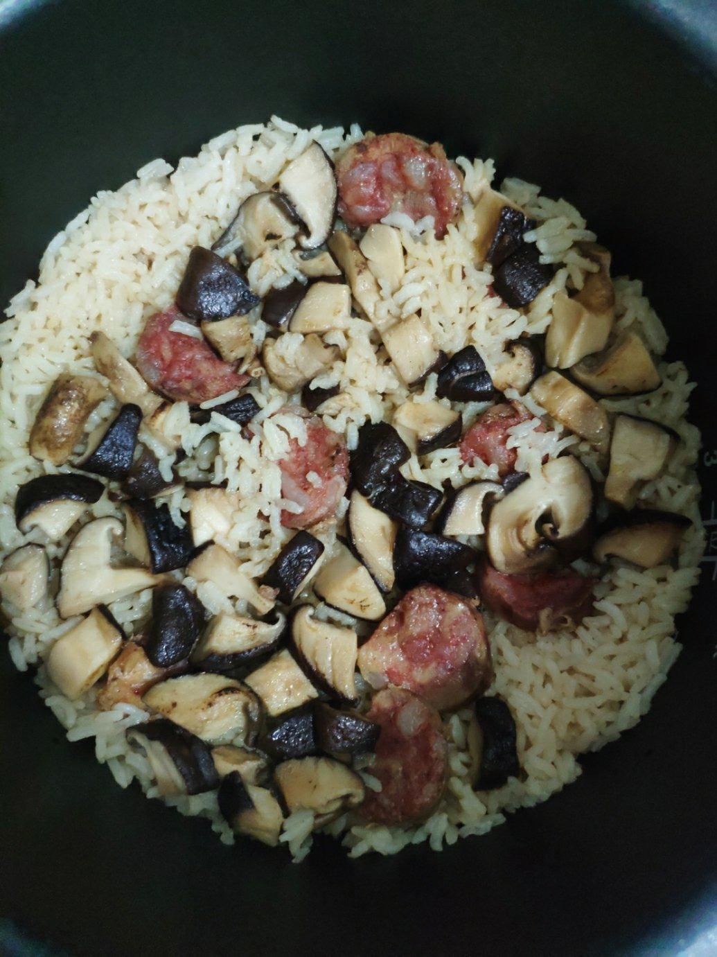 电饭锅版香菇腊肠饭