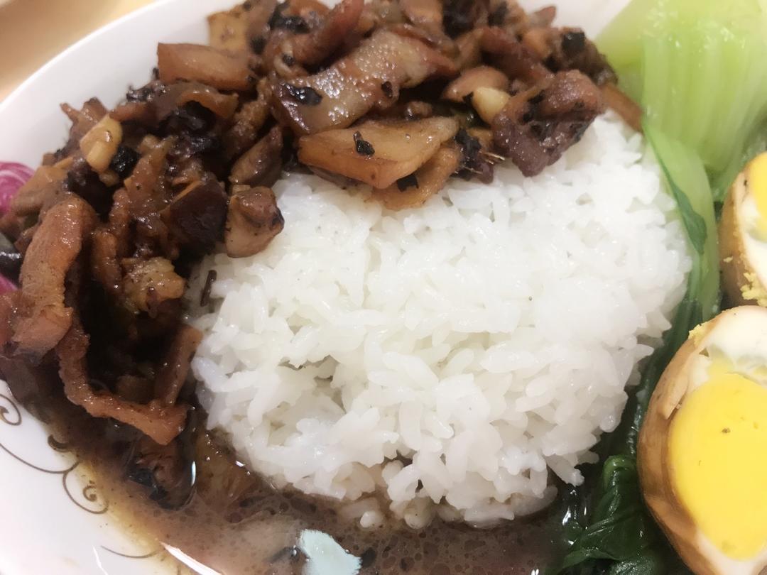 洋葱酥卤肉饭