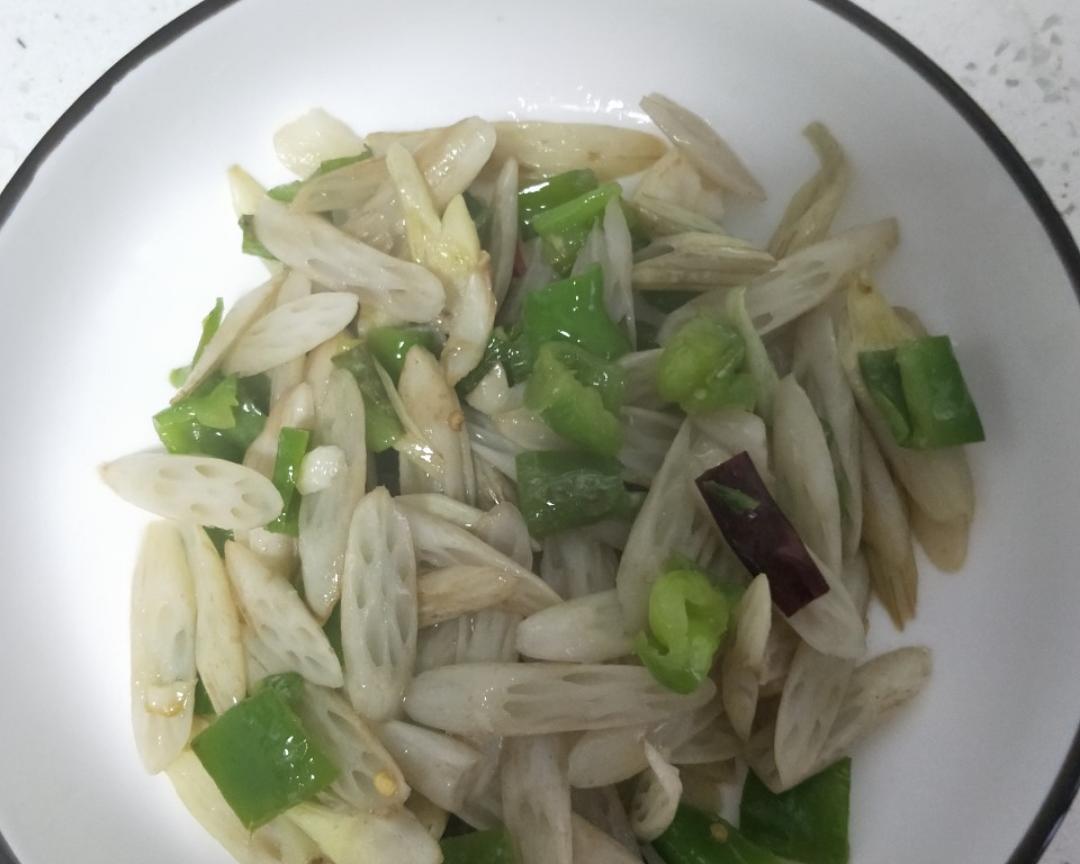清炒青椒藕带