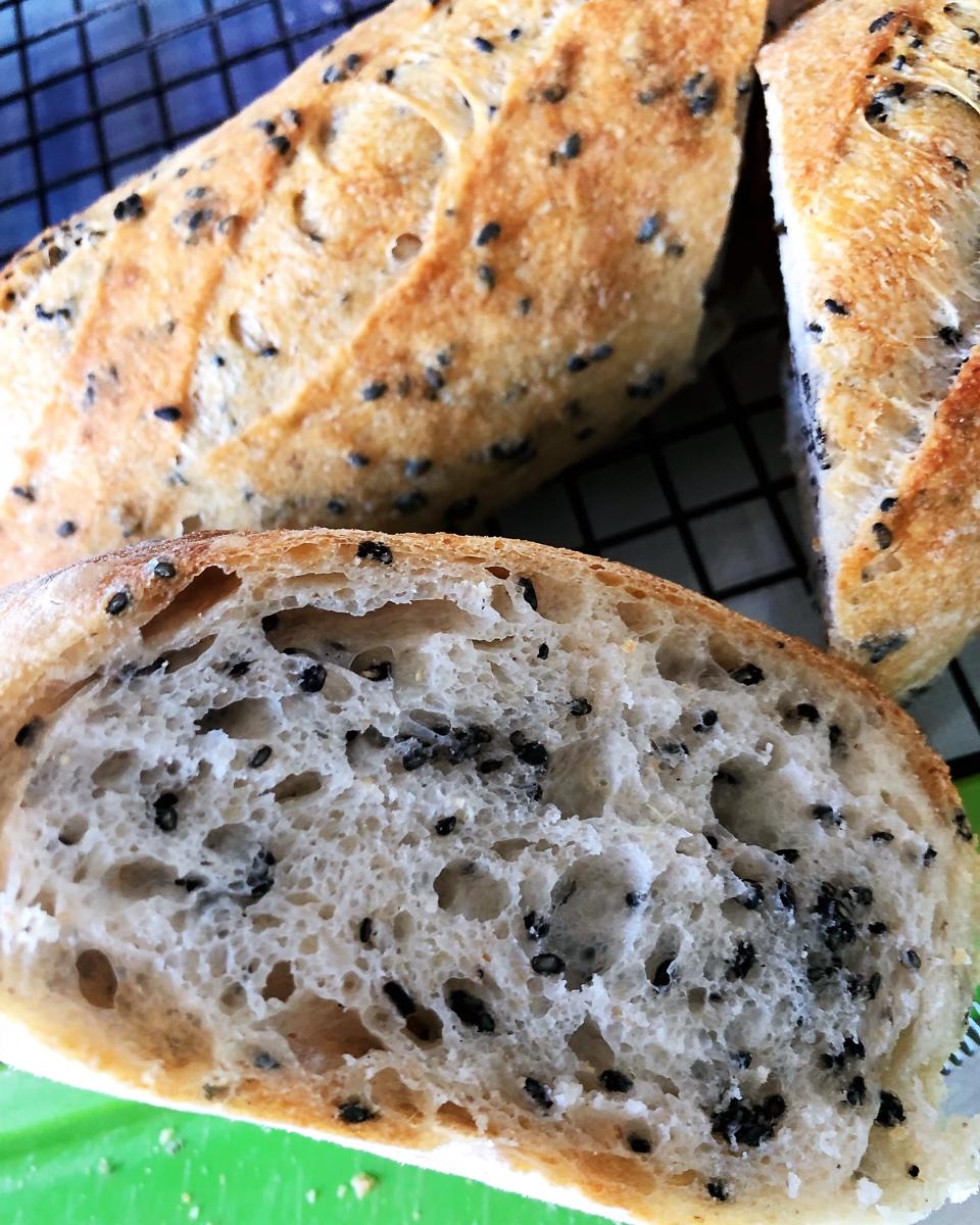 步步高烘焙做的天然酵母黑芝麻面包