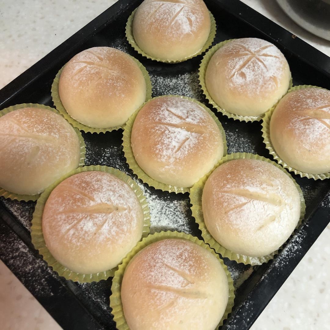 如棉花般松软的海苔肉松面包