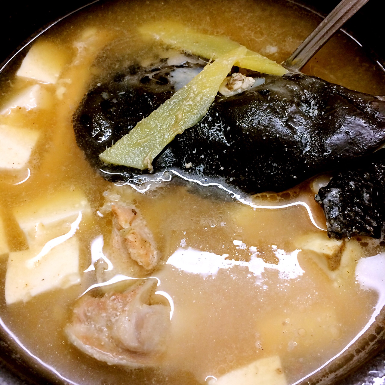 鲑鱼头味增豆腐汤