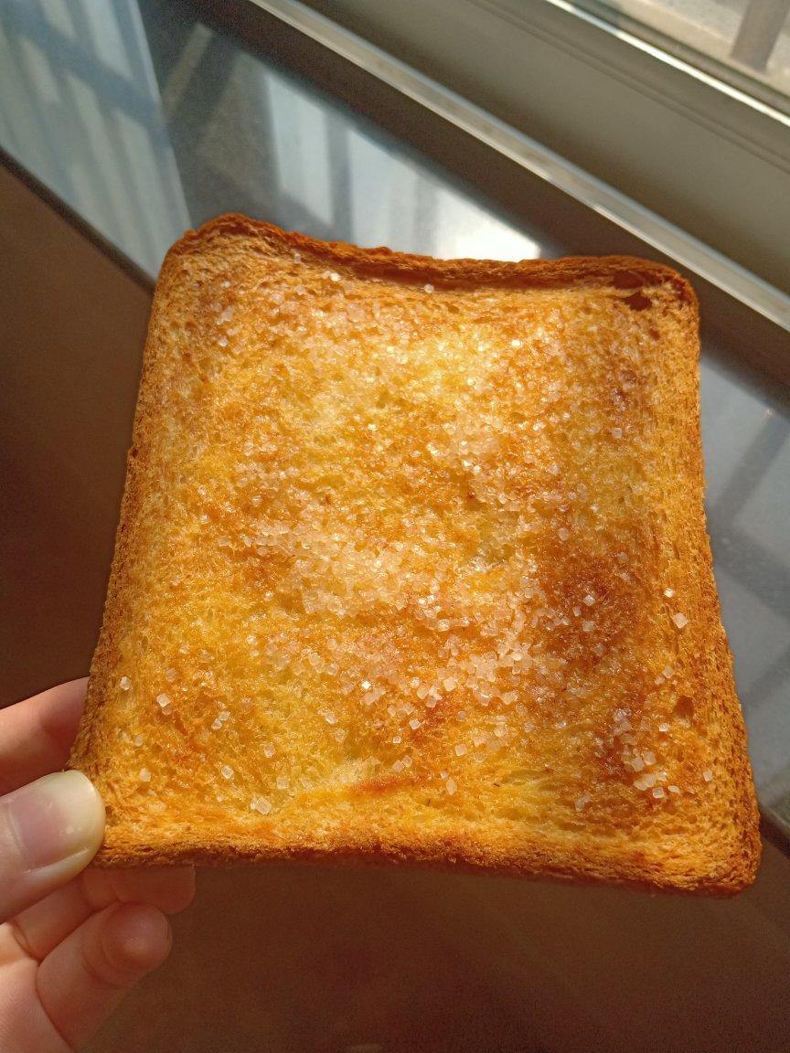 酥脆到流泪的黄油粗糖烤吐司片