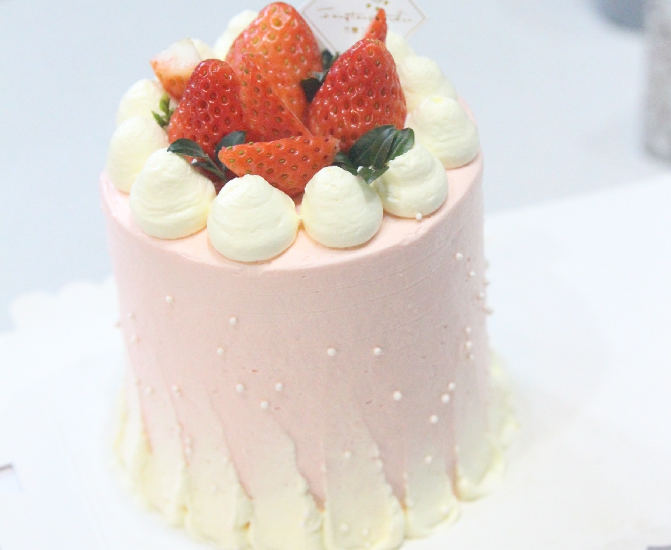 小4寸草莓奶油裱花蛋糕