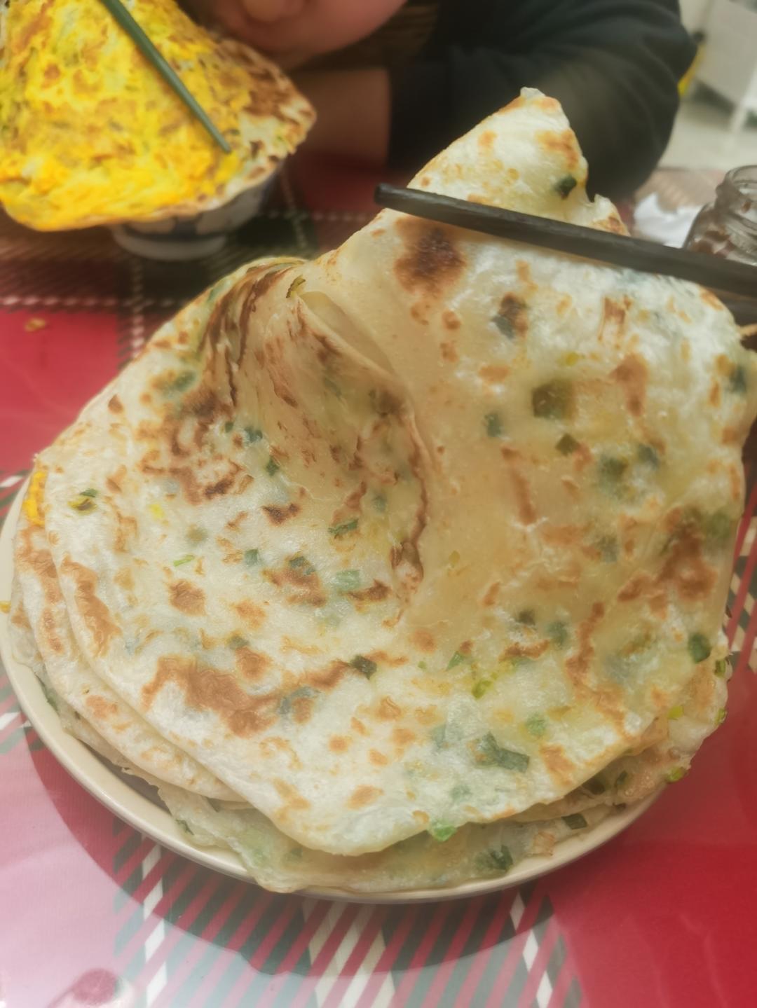 家常葱油饼 柔软多层 凉了也不硬 附细节视频详解