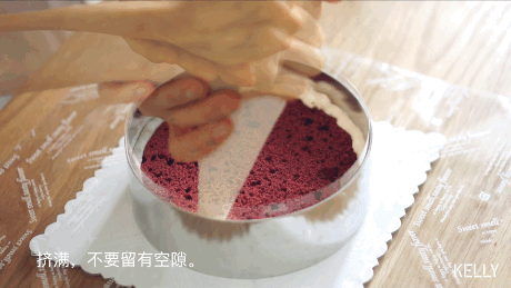 無需抹面的輕卡紅絲絨蛋糕/低卡配方+裝飾竅門+擠花方法/烘焙視頻蛋糕篇11「美式蛋糕」的做法 步驟37