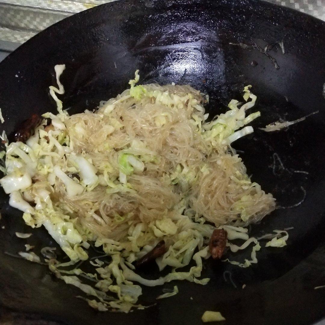 卷心菜炒粉丝 Glass noodles with Cabbage