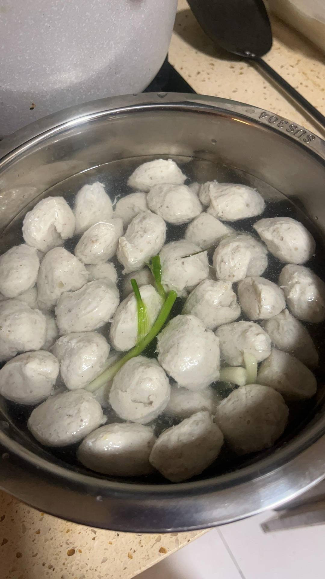 手做【鲅鱼丸子汤】