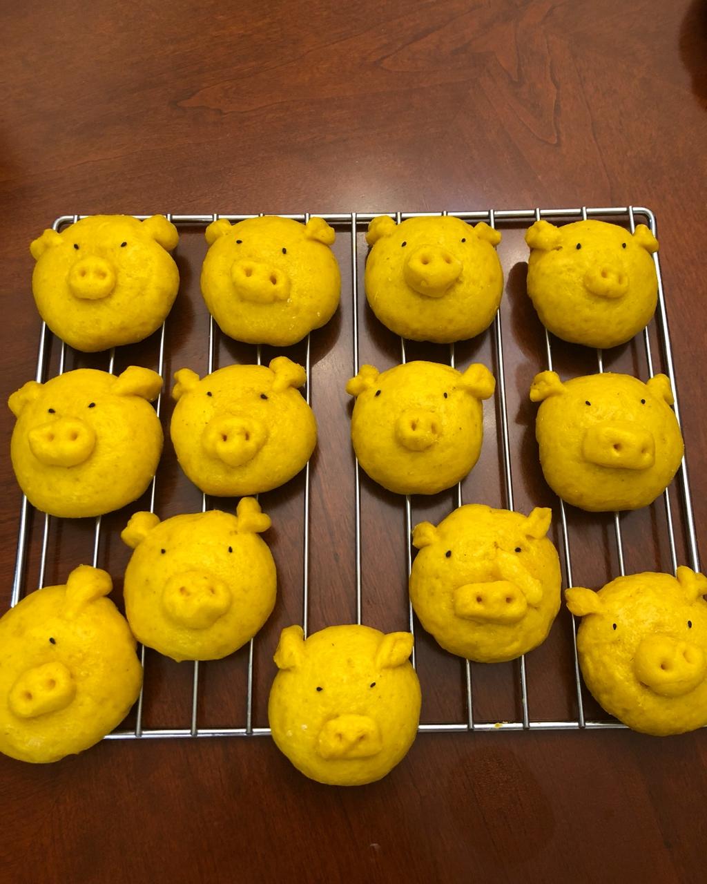 "艳遇" 猪猪流沙包