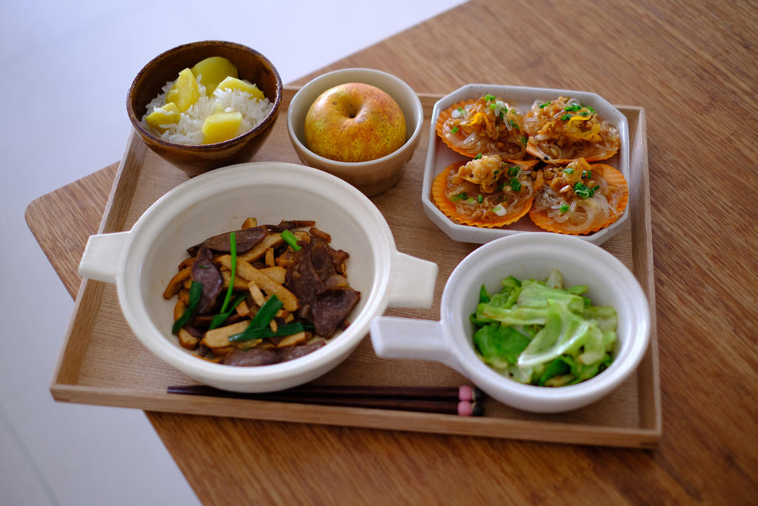 二年级小学生午餐