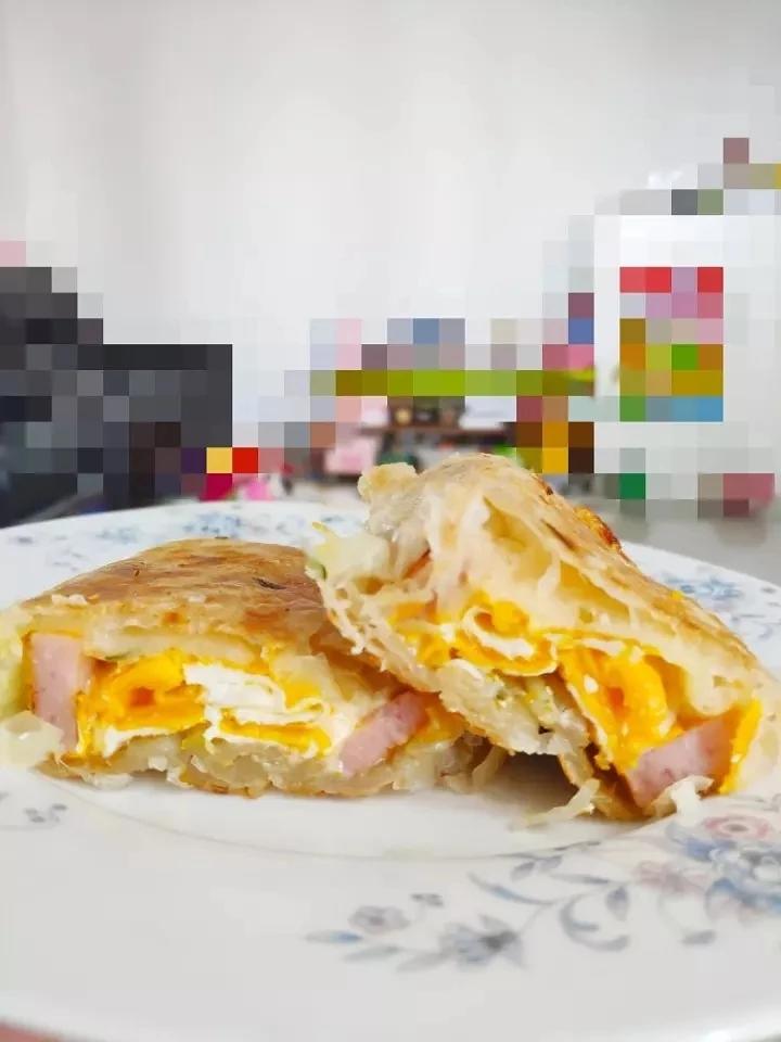 5分钟就能搞定的手抓饼早餐，酥到掉渣～