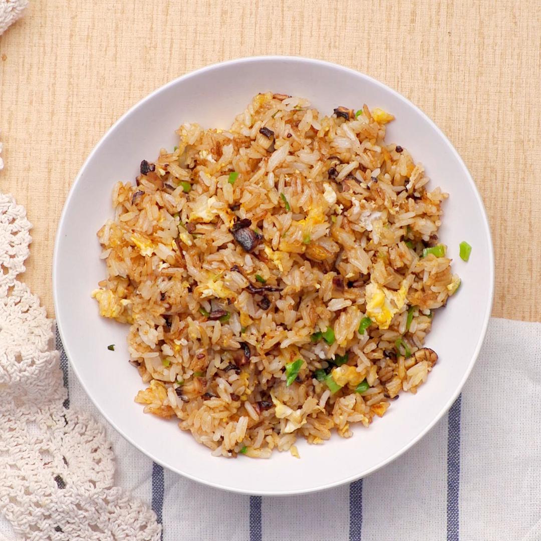 香菇蛋炒饭的做法