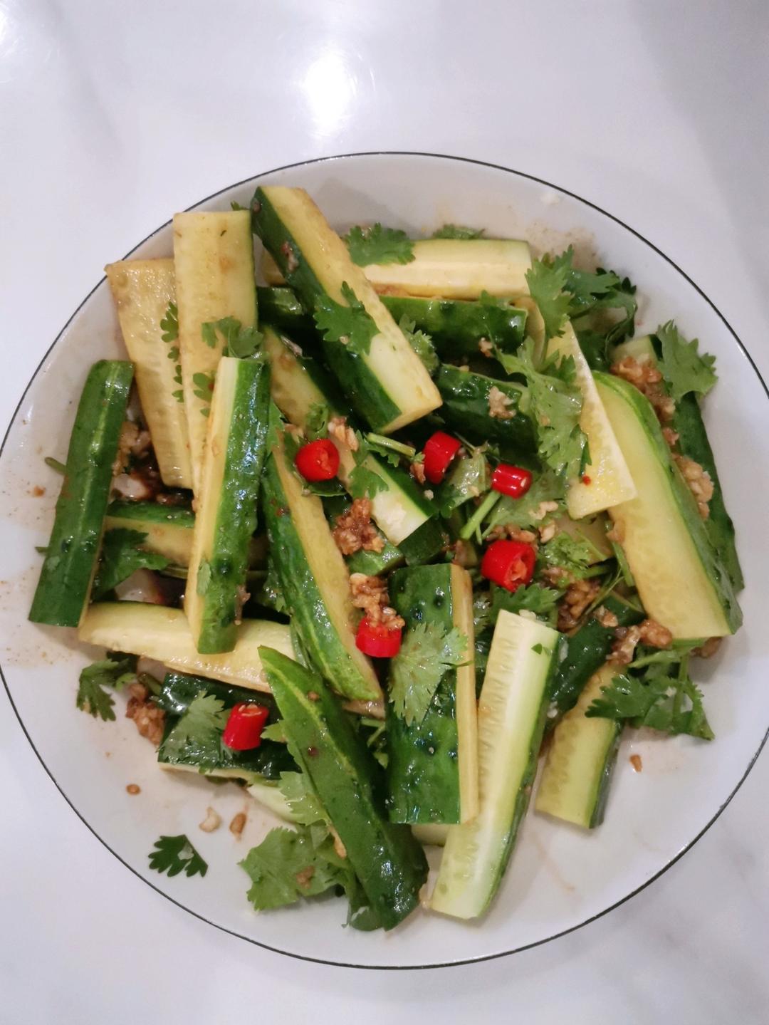 2分钟就能做好的《凉拌拍青瓜》