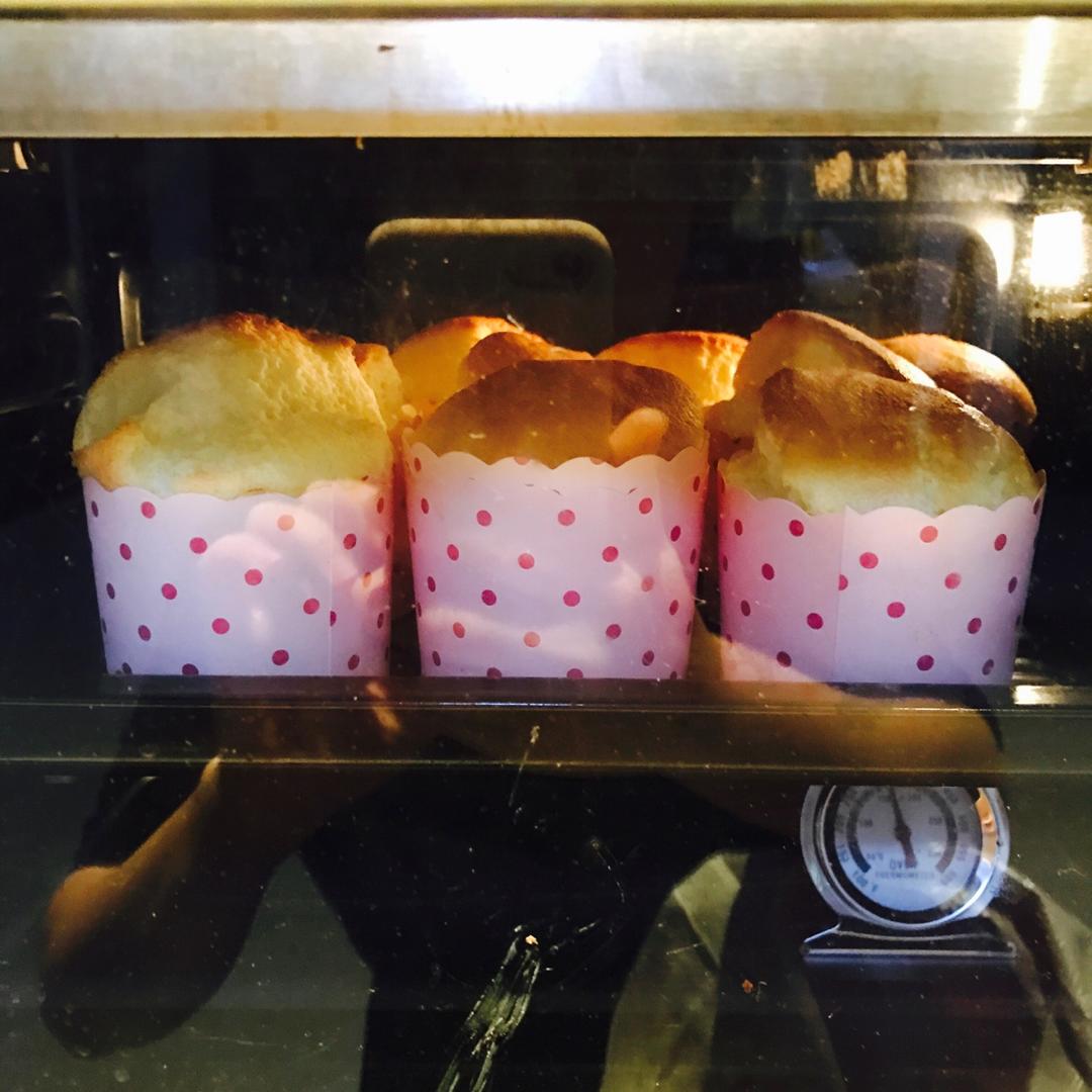 软绵绵戚风纸杯蛋糕