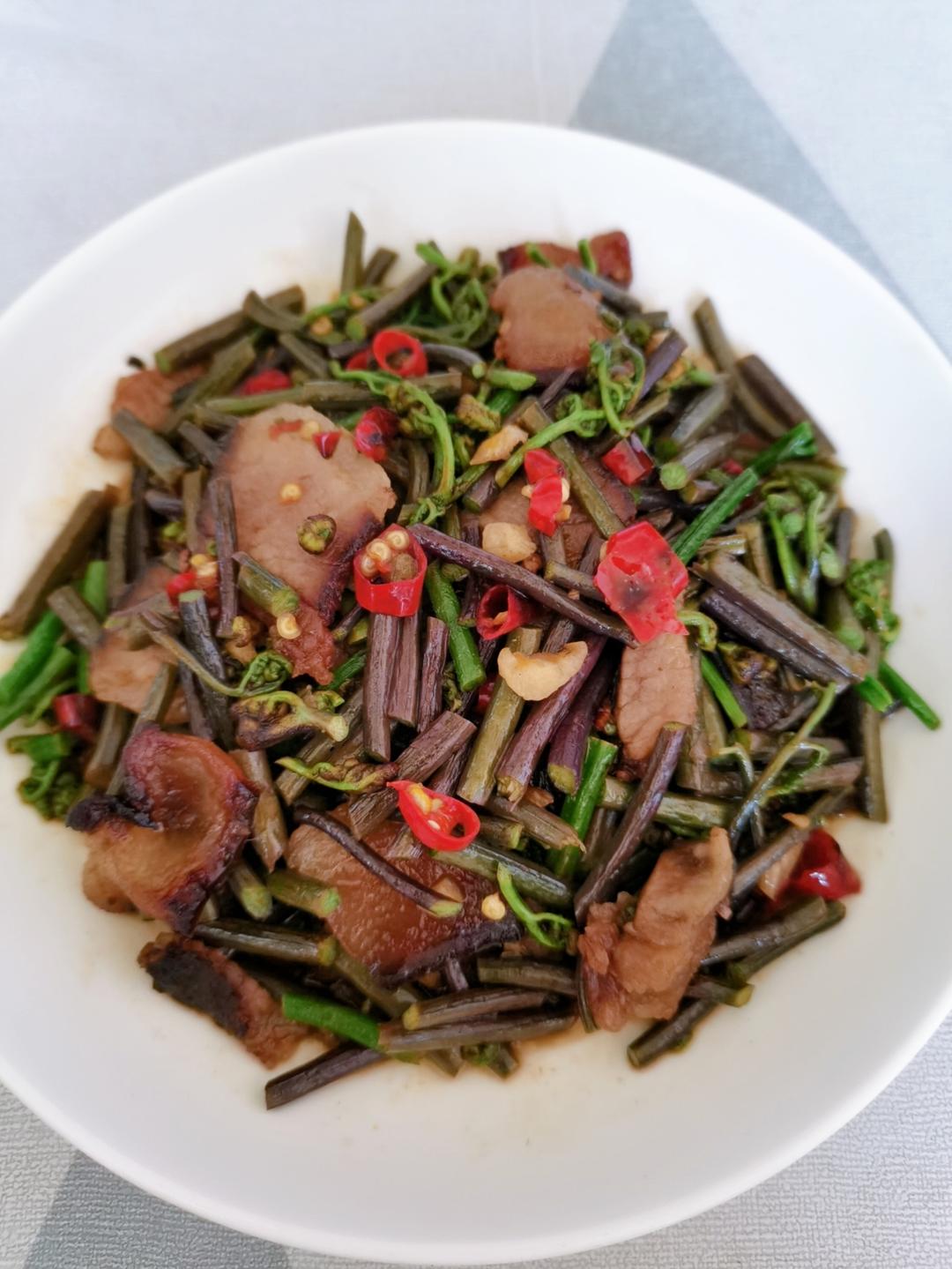 蕨菜炒腊肉