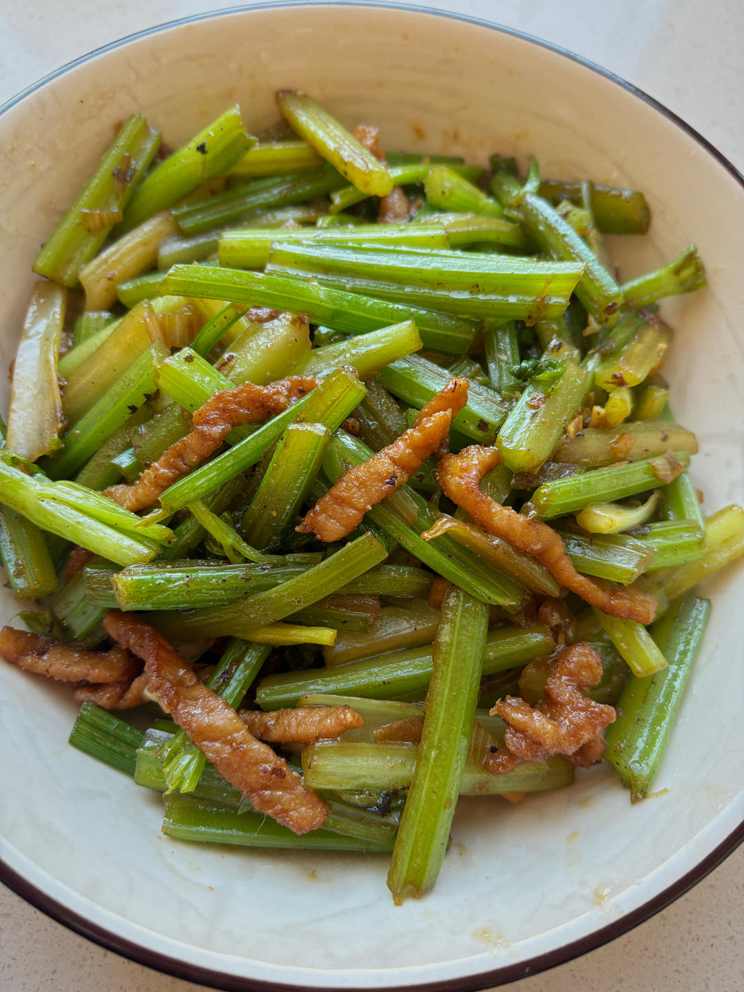 猪肉炒芹菜（小时候的家常菜）