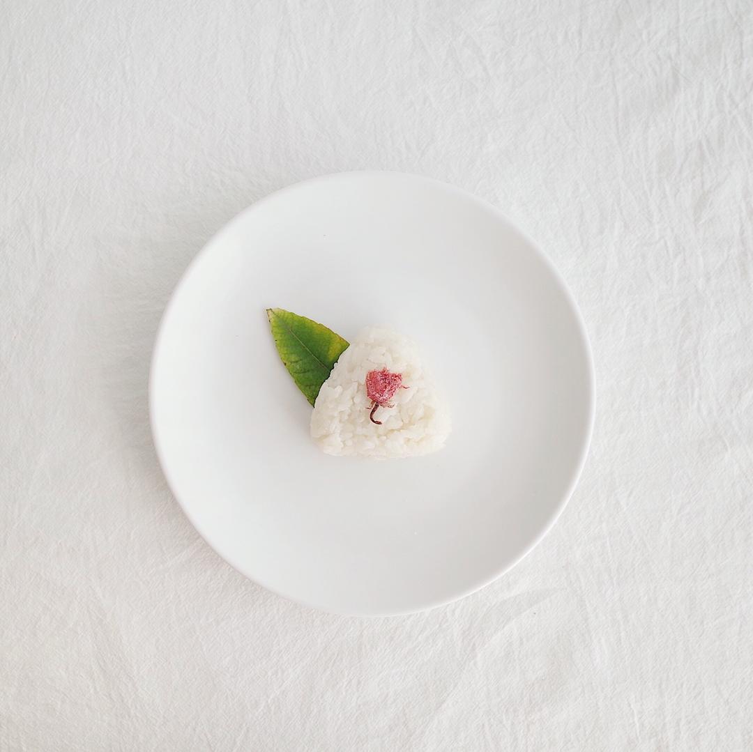 樱花梅子饭团