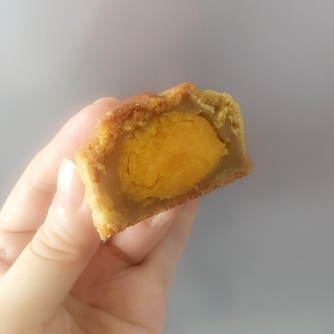 广式月饼——蛋黄莲蓉月饼