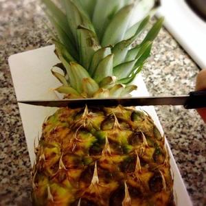切菠萝的做法 步骤1