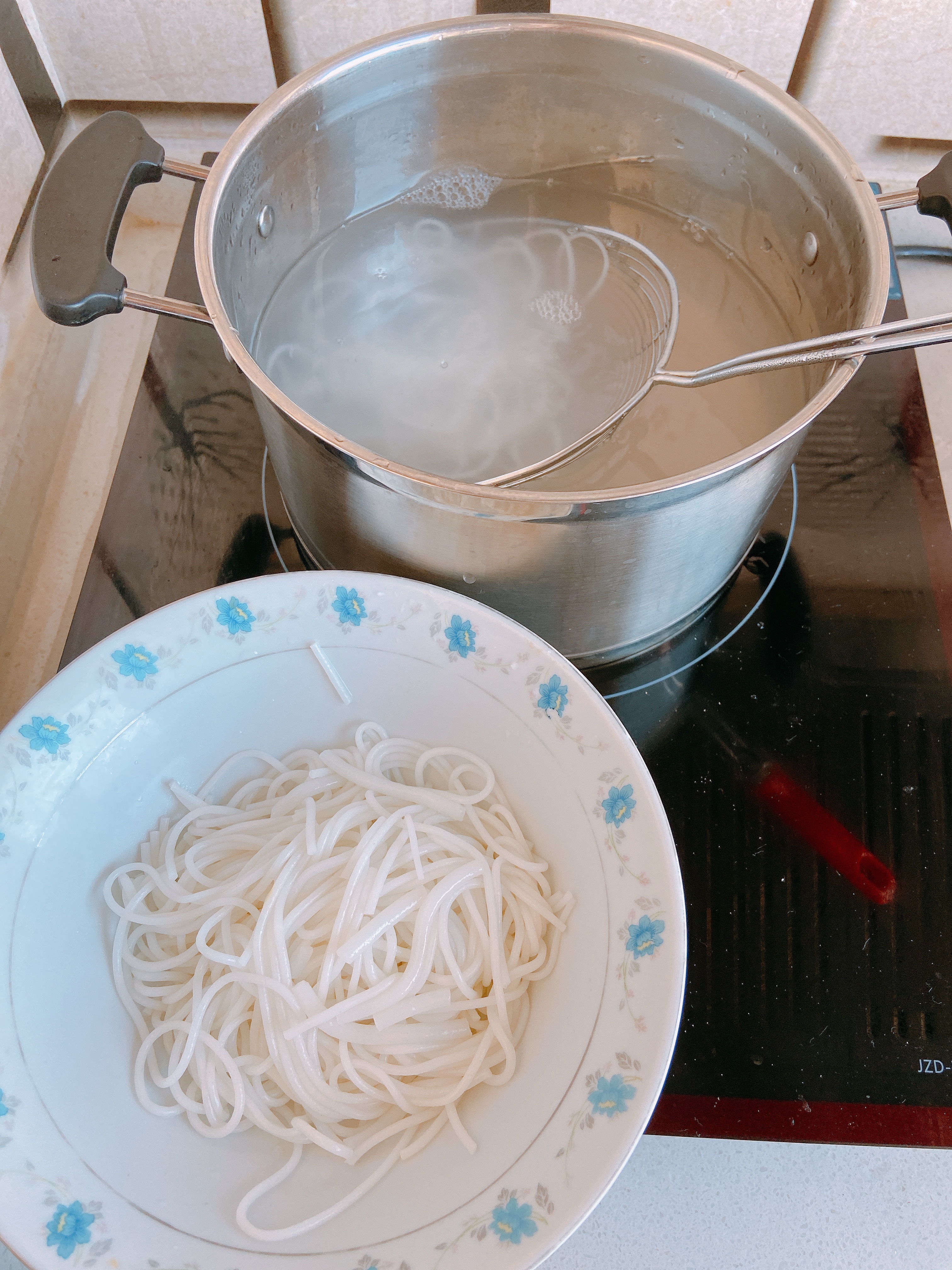 卤子米线—云南边境小城的特色早餐的做法 步骤7