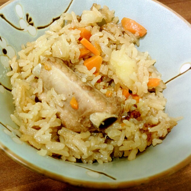 喷香排骨焖饭（爆好吃）