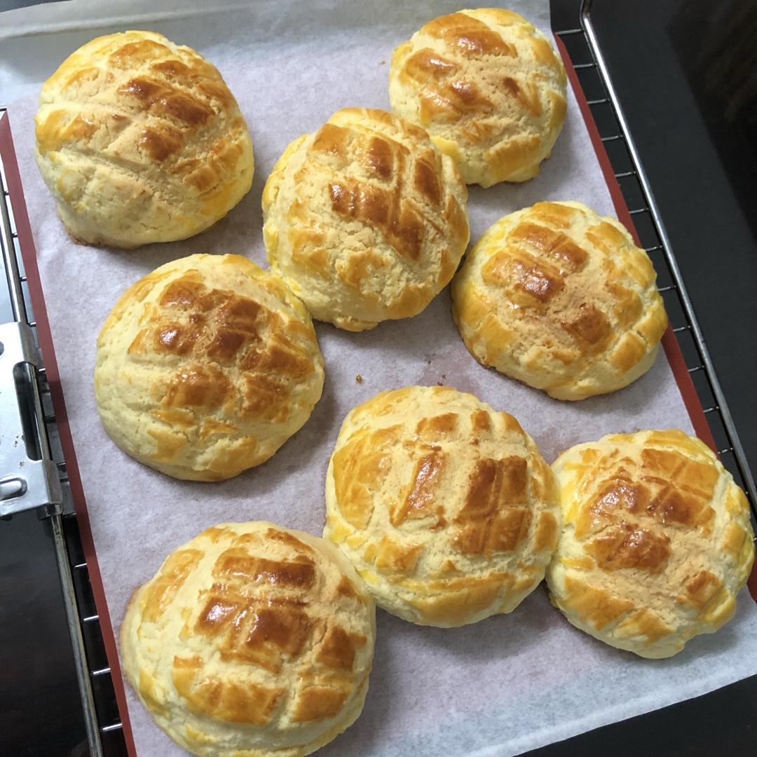 好吃到炸裂的港式菠萝包（附带制作酥皮的小视频）