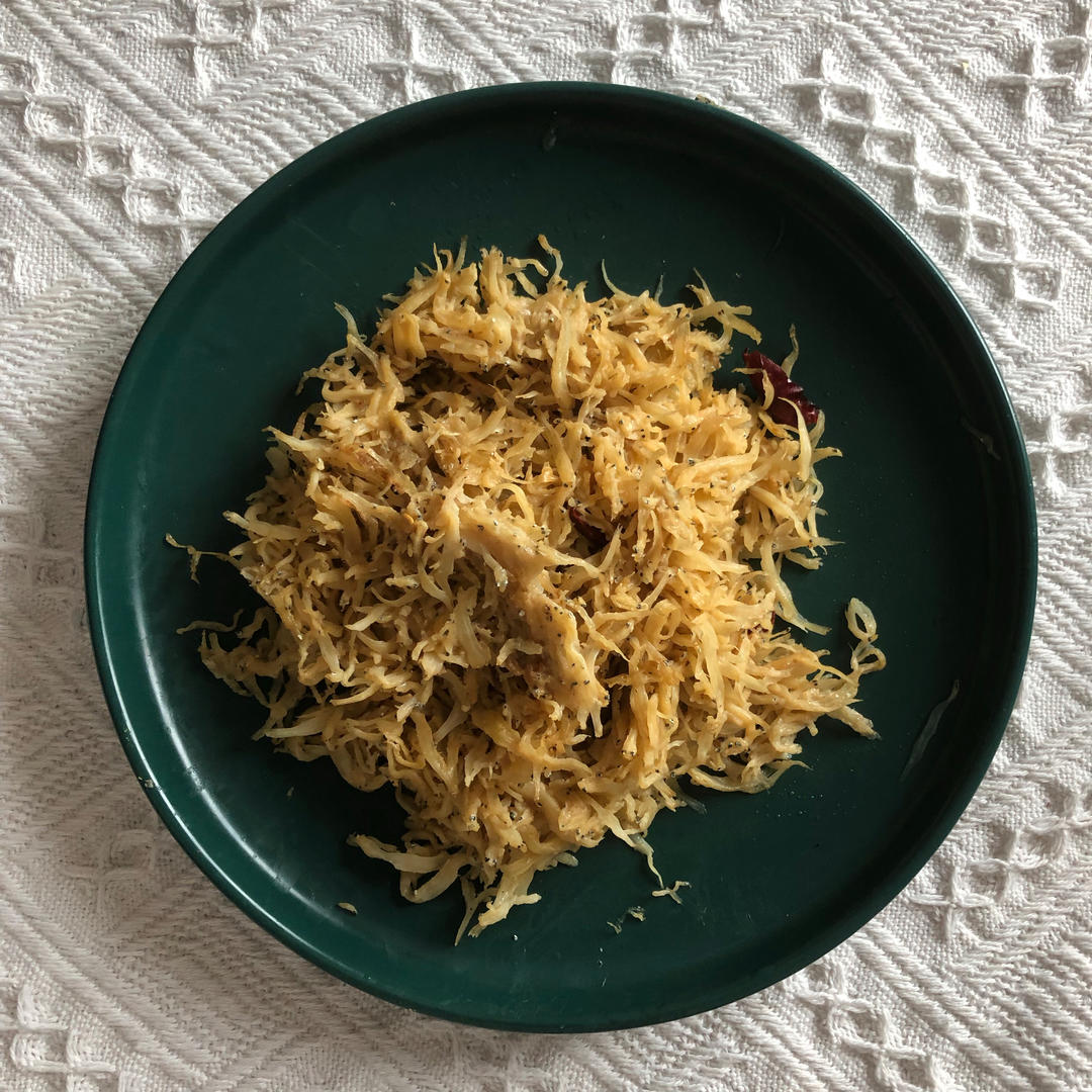 煎炒小银鱼