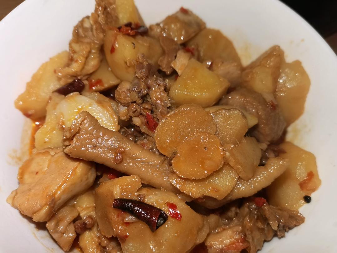 土豆炖腊鸡