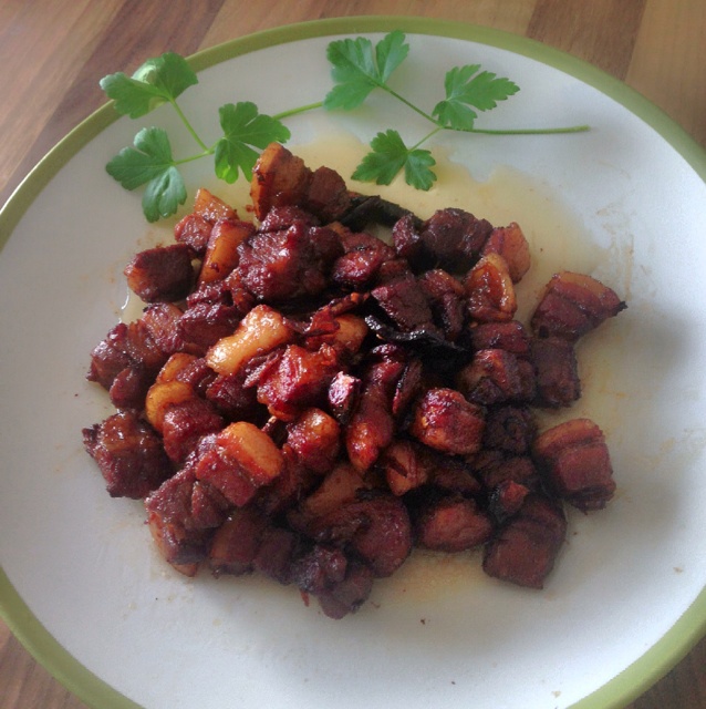 吃着碗里望着锅里的红烧肉