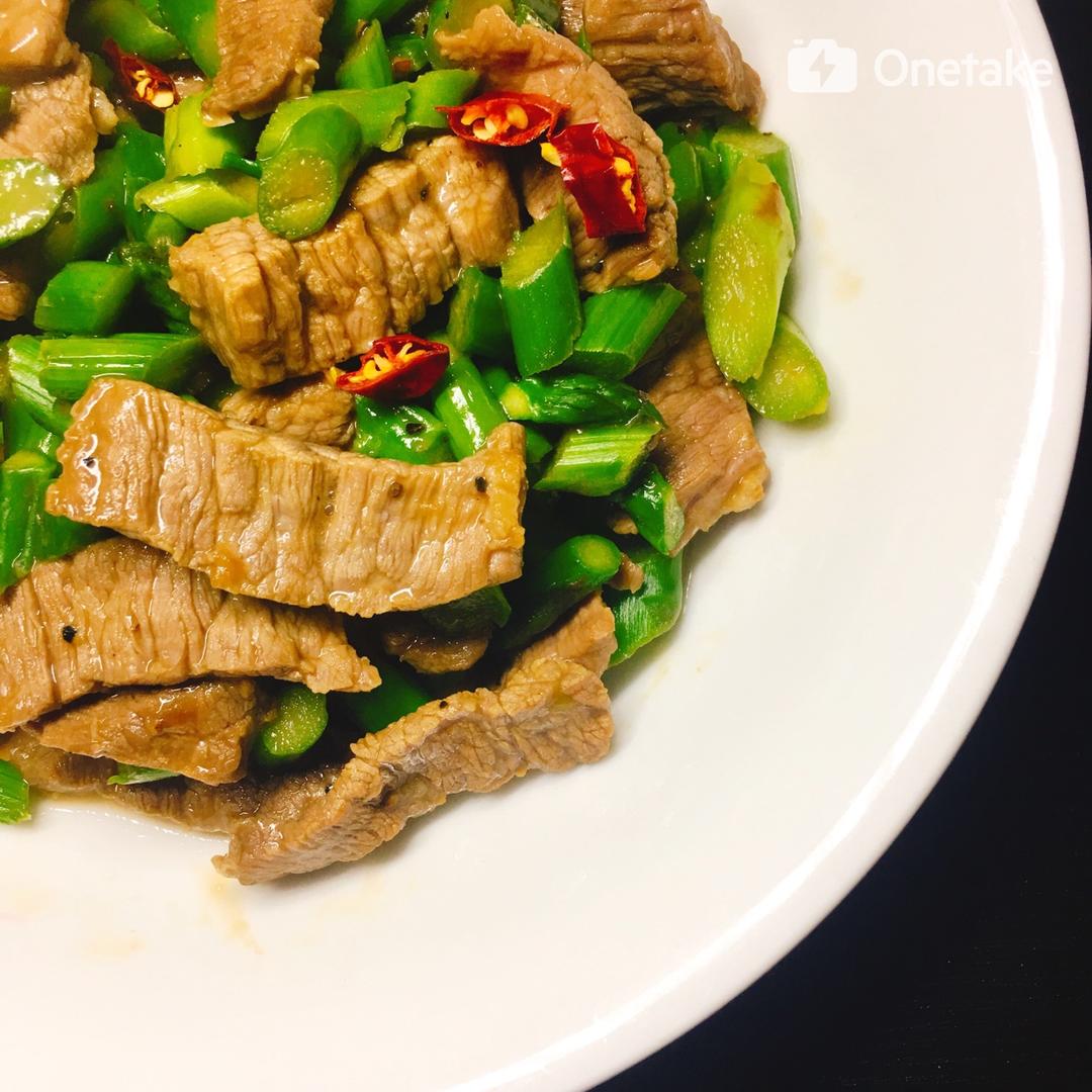 黑椒牛肉炒芦笋