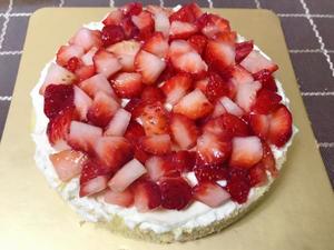 戚风蛋糕（草莓黄桃蛋糕）的做法 步骤15