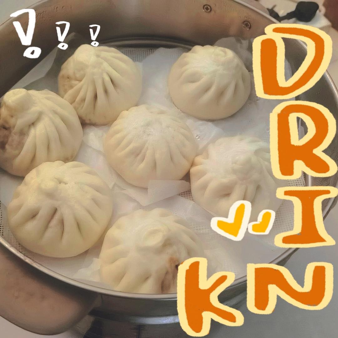 松软多汁的肉包子