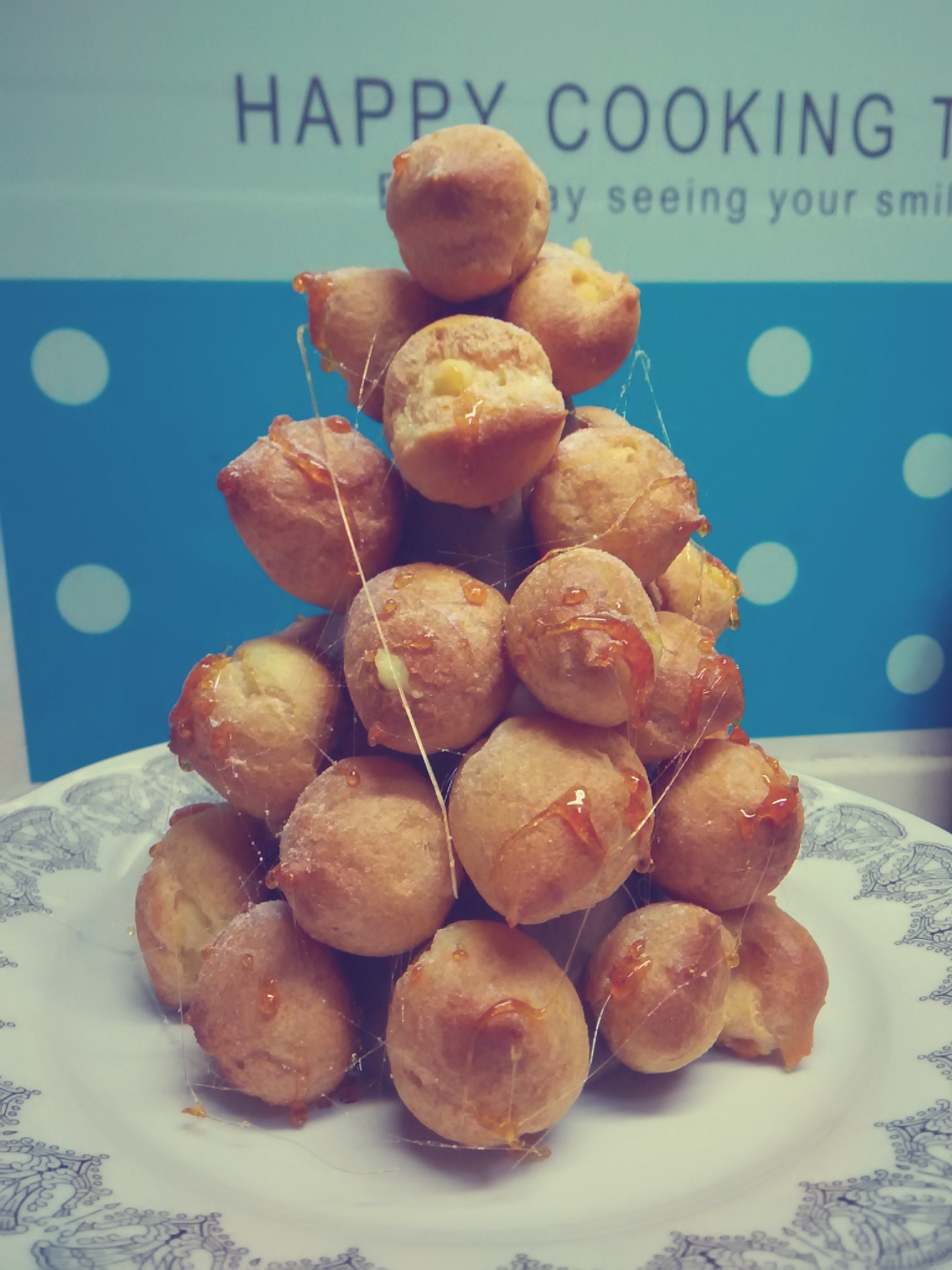 圣诞雪景焦糖泡芙塔