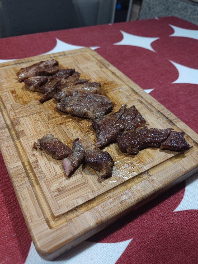 小火腿做的煎牛小排